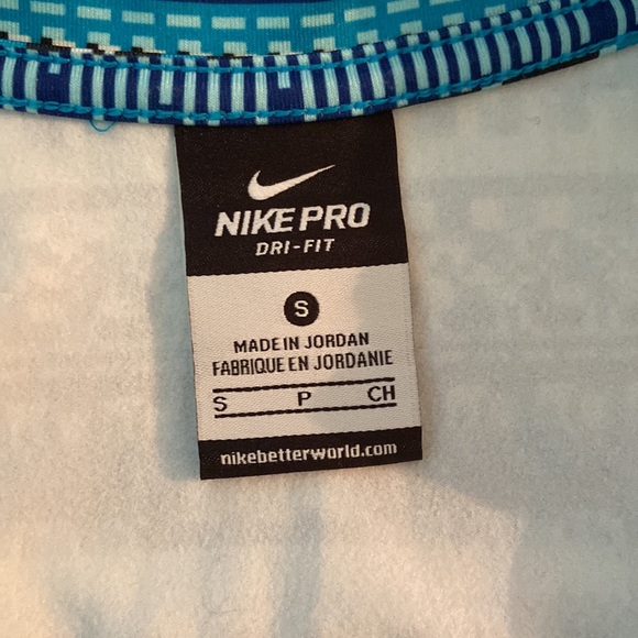 Nike Pullover - Picture 2 of 2